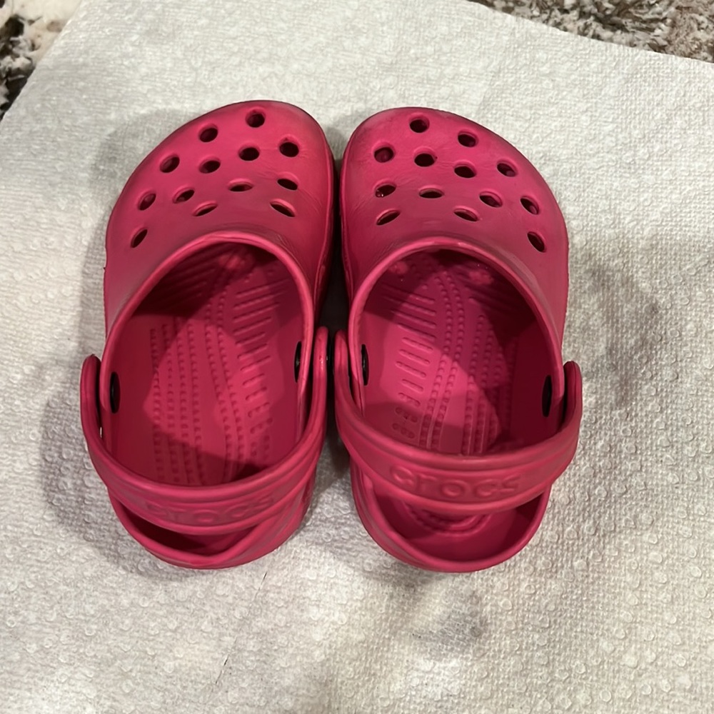 Pink crocs - Picture 2 of 4